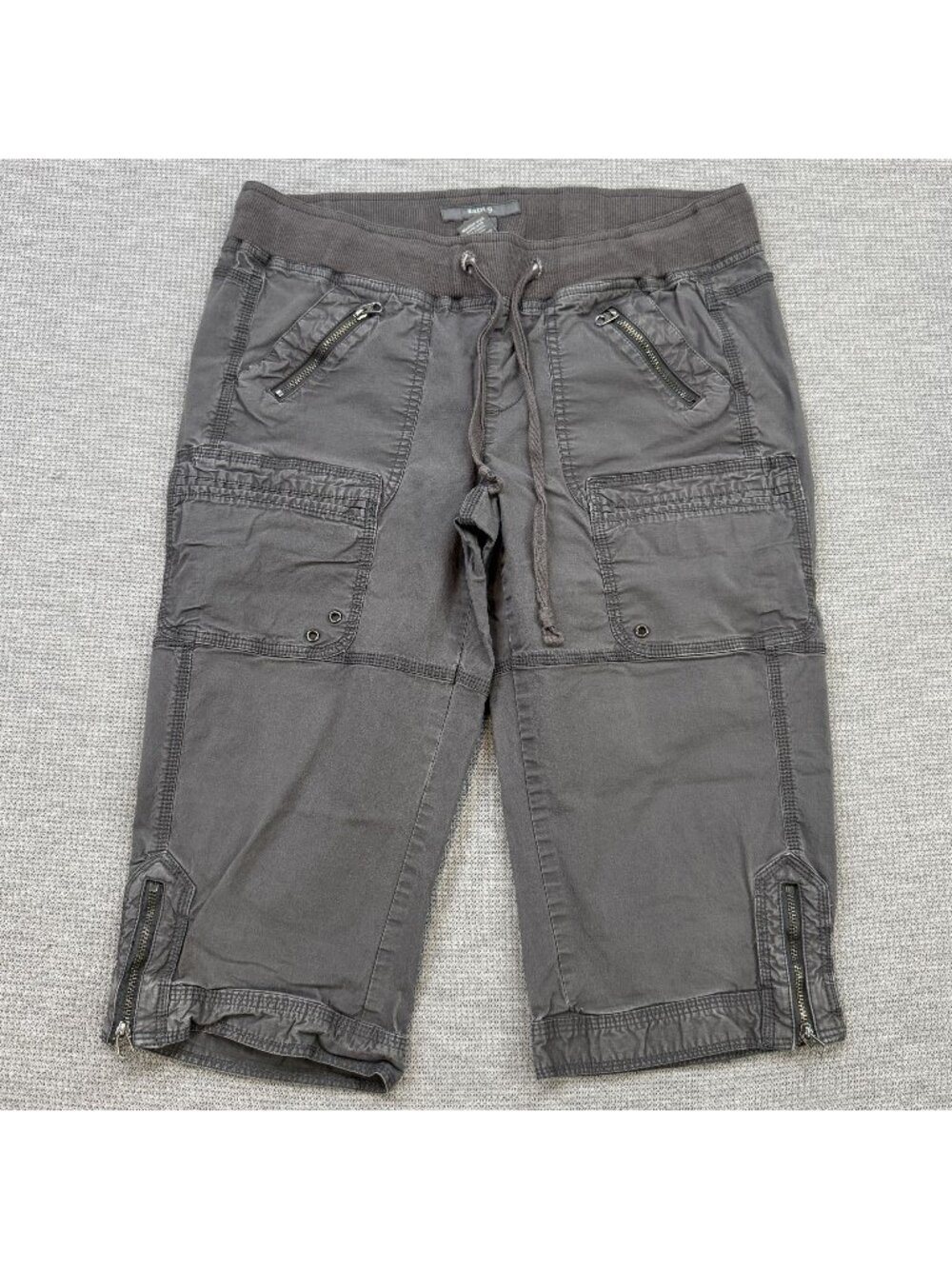 Apt 9 Cargo Capris Womens Sz 6 Gray Drawstring Multiple Pockets Zippers Utility